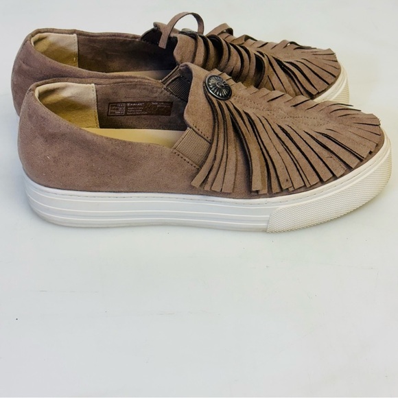 Ariat women's Taupe Faux Suede Textile upper with frindge and silver button. - Picture 10 of 11
